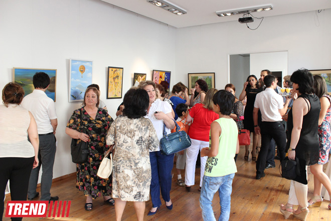 В Баку открылась выставка Наргиз Бабаевой "Вдохновение": "На холсте можно остановить время" (фотосессия)