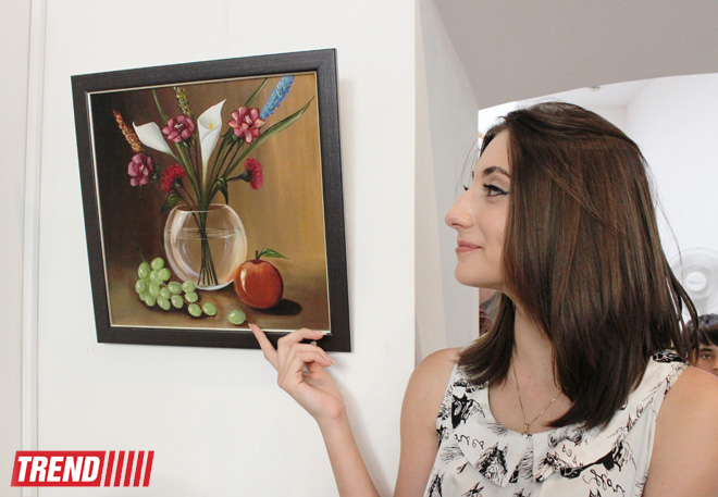 В Баку открылась выставка Наргиз Бабаевой "Вдохновение": "На холсте можно остановить время" (фотосессия)