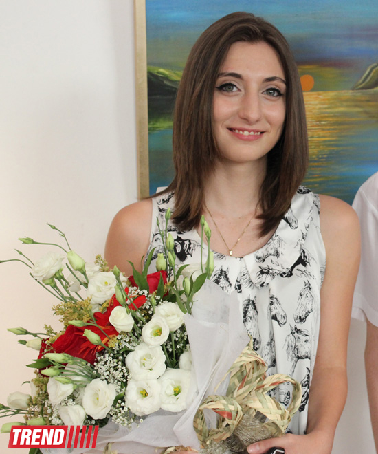 В Баку открылась выставка Наргиз Бабаевой "Вдохновение": "На холсте можно остановить время" (фотосессия)