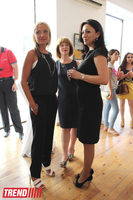 В Баку открылась выставка Наргиз Бабаевой "Вдохновение": "На холсте можно остановить время" (фотосессия)