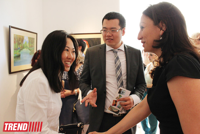 В Баку открылась выставка Наргиз Бабаевой "Вдохновение": "На холсте можно остановить время" (фотосессия)