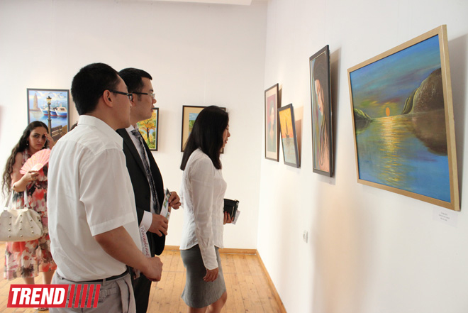 В Баку открылась выставка Наргиз Бабаевой "Вдохновение": "На холсте можно остановить время" (фотосессия)