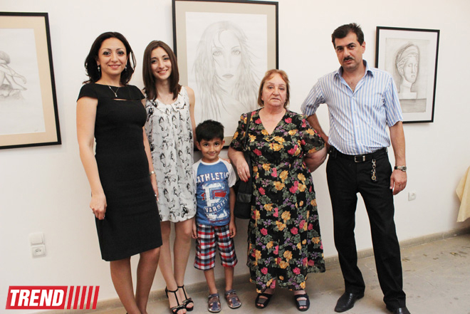 В Баку открылась выставка Наргиз Бабаевой "Вдохновение": "На холсте можно остановить время" (фотосессия)