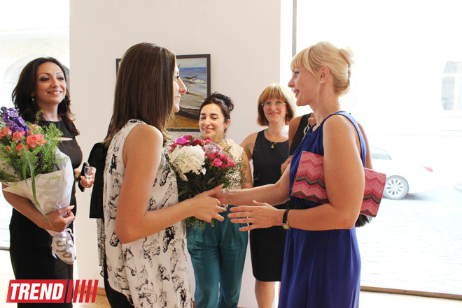 В Баку открылась выставка Наргиз Бабаевой "Вдохновение": "На холсте можно остановить время" (фотосессия)