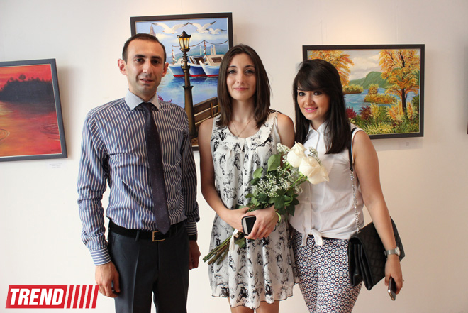 В Баку открылась выставка Наргиз Бабаевой "Вдохновение": "На холсте можно остановить время" (фотосессия)