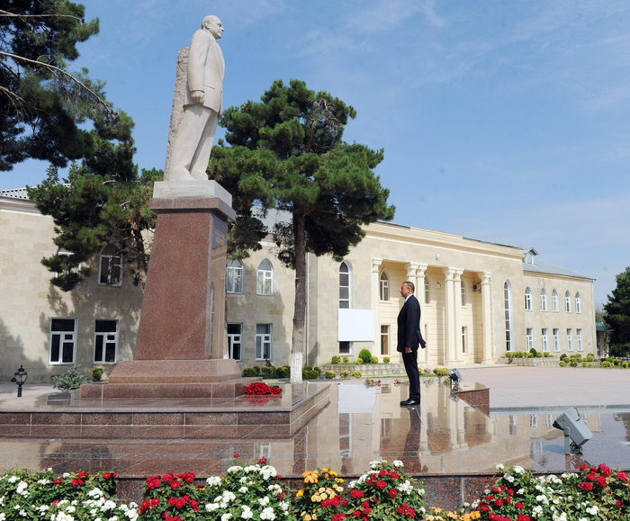 Президент Азербайджана прибыл с визитом в Шабранский район (ФОТО)