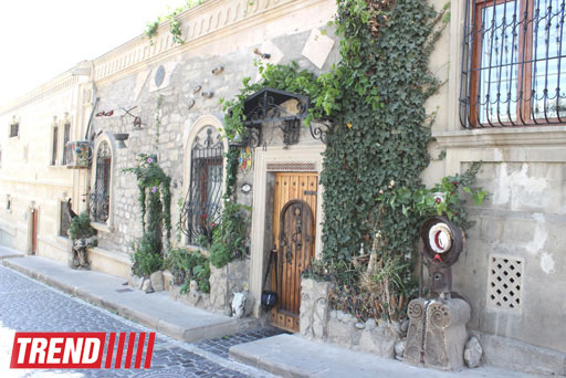 Уникальный фасад дома Али Шамси в Ичери Шехер: "Моей первой кистью был гвоздь" (фото)