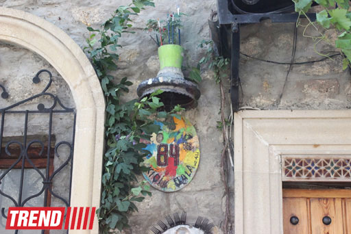 Уникальный фасад дома Али Шамси в Ичери Шехер: "Моей первой кистью был гвоздь" (фото)