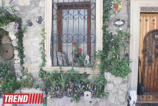 Уникальный фасад дома Али Шамси в Ичери Шехер: "Моей первой кистью был гвоздь" (фото)