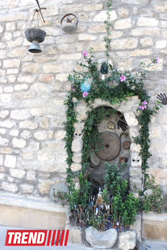 Уникальный фасад дома Али Шамси в Ичери Шехер: "Моей первой кистью был гвоздь" (фото)