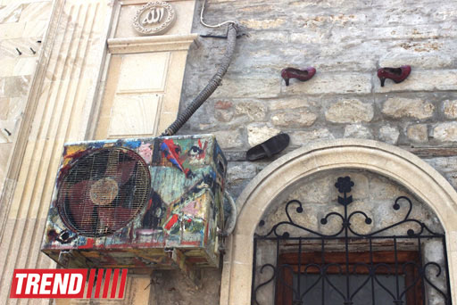 Уникальный фасад дома Али Шамси в Ичери Шехер: "Моей первой кистью был гвоздь" (фото)