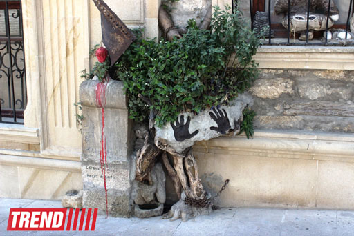 Уникальный фасад дома Али Шамси в Ичери Шехер: "Моей первой кистью был гвоздь" (фото)