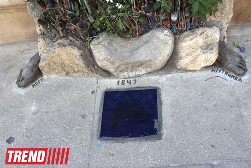 Уникальный фасад дома Али Шамси в Ичери Шехер: "Моей первой кистью был гвоздь" (фото)