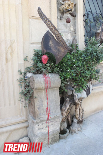 Уникальный фасад дома Али Шамси в Ичери Шехер: "Моей первой кистью был гвоздь" (фото)