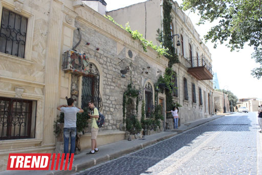 Уникальный фасад дома Али Шамси в Ичери Шехер: "Моей первой кистью был гвоздь" (фото)