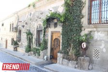 Уникальный фасад дома Али Шамси в Ичери Шехер: "Моей первой кистью был гвоздь" (фото)