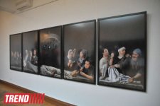 В Москве открылась выставка Рауфа Мамедова "Прерванный ужин"  - люди с синдромом Дауна (фото)