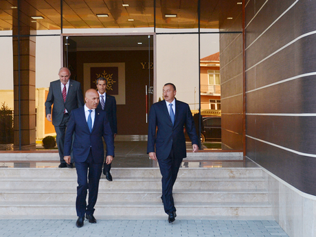 Ильхам Алиев принял участие в открытии нового здания Сиязаньской районной организации партии «Ени Азербайджан» (ФОТО)