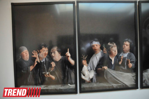 В Москве открылась выставка Рауфа Мамедова "Прерванный ужин"  - люди с синдромом Дауна (фото)