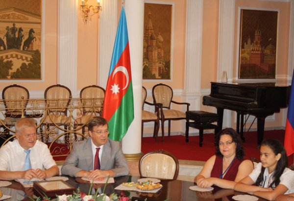 Посол РФ в Азербайджане встретился со школьниками, вернувшимися из поездки по России (фото)
