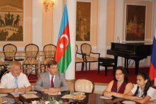 Посол РФ в Азербайджане встретился со школьниками, вернувшимися из поездки по России (фото)