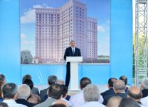 Президент Азербайджана принял участие в церемонии распределения квартир в построенном для журналистов здании (ФОТО)