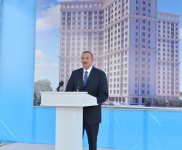 Президент Азербайджана принял участие в церемонии распределения квартир в построенном для журналистов здании (ФОТО)