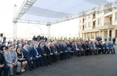 Президент Азербайджана принял участие в церемонии распределения квартир в построенном для журналистов здании (ФОТО)