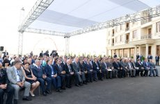 Президент Азербайджана принял участие в церемонии распределения квартир в построенном для журналистов здании (ФОТО)