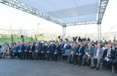 Президент Азербайджана принял участие в церемонии распределения квартир в построенном для журналистов здании (ФОТО)