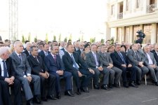 Президент Азербайджана принял участие в церемонии распределения квартир в построенном для журналистов здании (ФОТО)