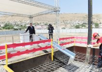 Президент Азербайджана принял участие в церемонии распределения квартир в построенном для журналистов здании (ФОТО)