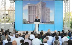 Президент Азербайджана принял участие в церемонии распределения квартир в построенном для журналистов здании (ФОТО)