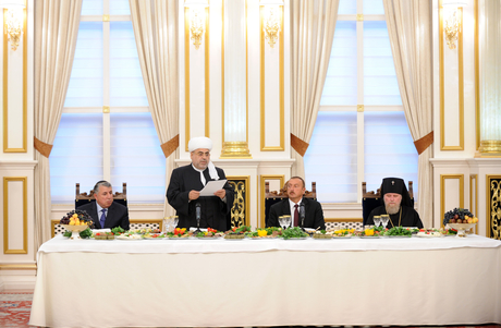 Президент Ильхам Алиев принял участие в церемонии ифтар по случаю священного месяца Рамазан (ФОТО)