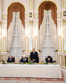 Президент Ильхам Алиев принял участие в церемонии ифтар по случаю священного месяца Рамазан (ФОТО)