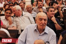 Шафигу Ахундову аплодисментами проводили в последний путь (фото)