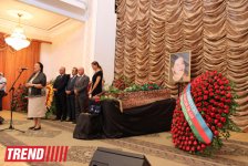 Шафигу Ахундову аплодисментами проводили в последний путь (фото)