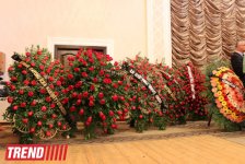 Шафигу Ахундову аплодисментами проводили в последний путь (фото)