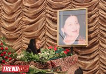 Шафигу Ахундову аплодисментами проводили в последний путь (фото)