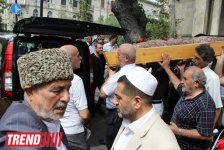 Шафигу Ахундову аплодисментами проводили в последний путь (фото)