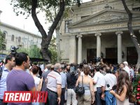 Шафигу Ахундову аплодисментами проводили в последний путь (фото)