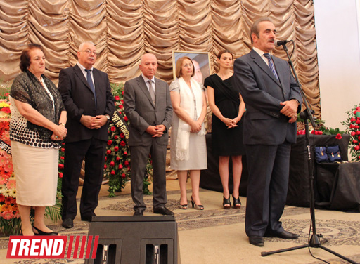 Шафигу Ахундову аплодисментами проводили в последний путь (фото)