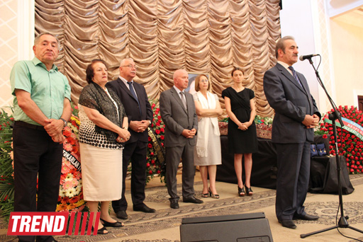 Шафигу Ахундову аплодисментами проводили в последний путь (фото)