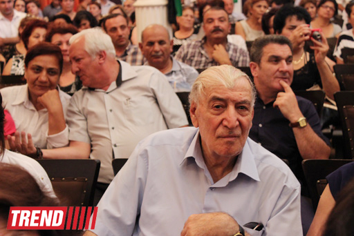 Шафигу Ахундову аплодисментами проводили в последний путь (фото)