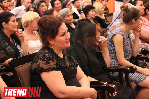 Шафигу Ахундову аплодисментами проводили в последний путь (фото)