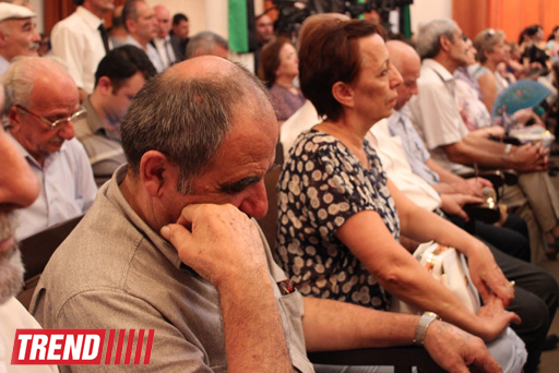 Шафигу Ахундову аплодисментами проводили в последний путь (фото)