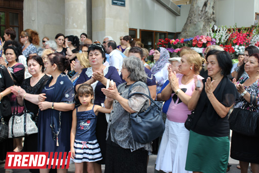 Шафигу Ахундову аплодисментами проводили в последний путь (фото)