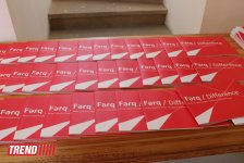 Человек в вулканической грязи, увядшие розы, разговор по душам - необычная выставка в Баку (фото)