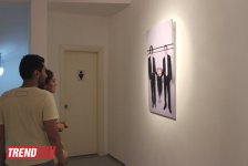 Человек в вулканической грязи, увядшие розы, разговор по душам - необычная выставка в Баку (фото)