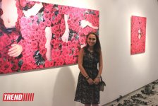 Человек в вулканической грязи, увядшие розы, разговор по душам - необычная выставка в Баку (фото)